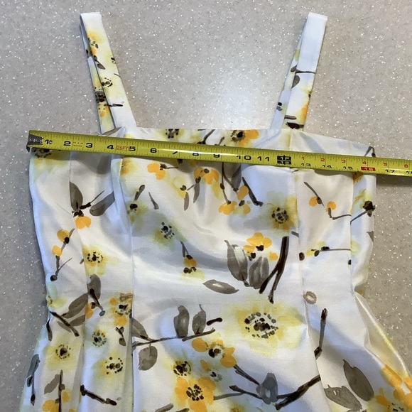 Vintage J Howard Sundress Size 6 White with Yellow Flowers Fully Lined - Picture 10 of 16
